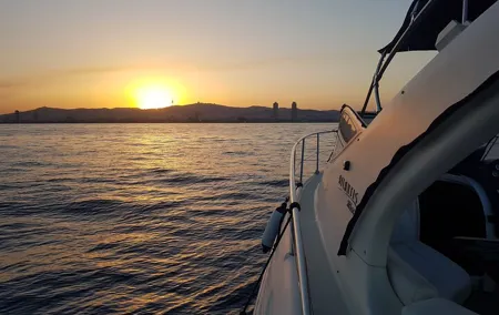 Sunset yacht ride in Barcelona + snacks and drinks