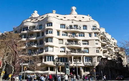 Barcelona City + La Roca Village Tour