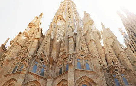 Private Tour Gothic Quarter and Holy Family with Tickets