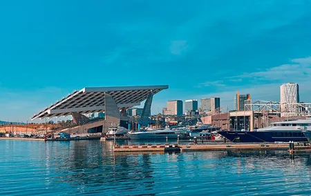 Electric bike tour through parks and beaches in Barcelona