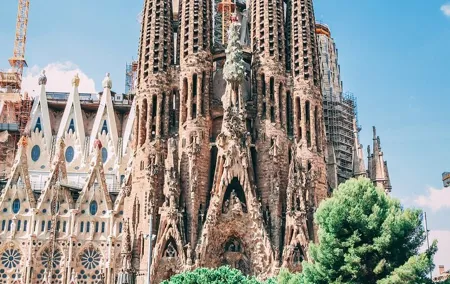 Barcelona Old City Walking Tour and Churros Stop with a Local Guide