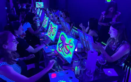 Paint & Wine in Barcelona : art, wine, Aperol and music