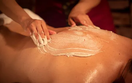 Exfoliating Treatment Body Scrub + Moisturizing Body Wrap 60 min THAI SPA MASSAGE