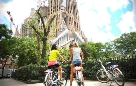 Barcelona:Guided Bike Tour of Sagrada Familia and City Highlights
