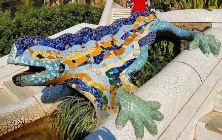 Barcelona Shared Guided Tour Including Park Güell Entry