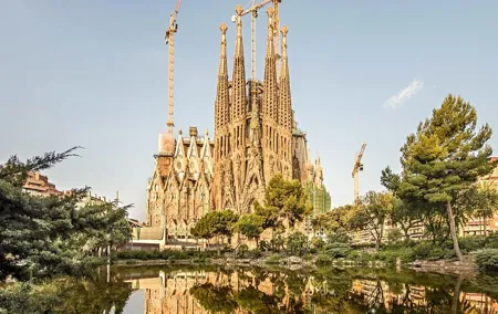 Private Barcelona’s Highlights halfday tour - pick up included