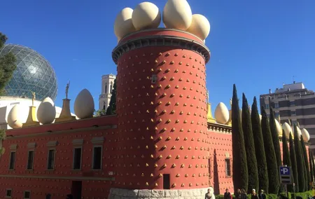 Round-Trip transfer: Dalí Museum in Figueres with lunch(optional)