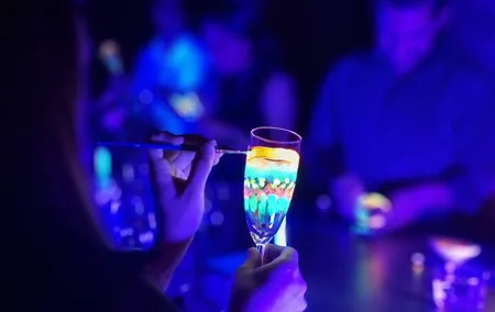 Barcelona Cocktail Class Workshop, Shake Cook & Paint 3 Cocktails