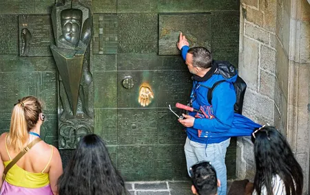 Barcelona Walking Tour: Old Town & Gothic Quarter Secrets