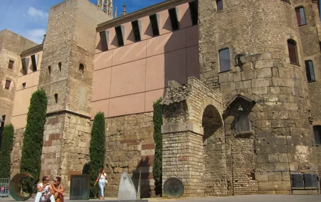 Barcelona Old Town walking tour with official guide