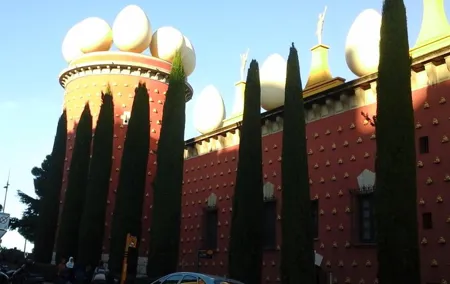 Surreal experience: visit the Dalí museum