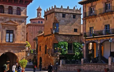 Poble Espanyol Private Tour in Barcelona with Pick up and Drop off