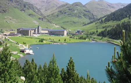 Private Day Tour to Vall de Núria and Camprodón from Barcelona