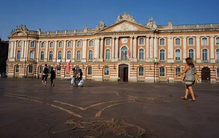 Private Transfer From Barcelona To Toulouse With a 2 Hour Stop