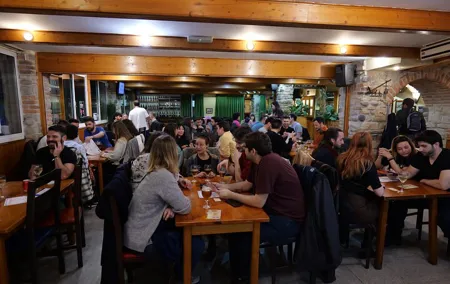 2 Hour Shared Pub Quiz Experience in Barcelona