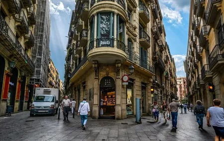 Private Walking Tour Across Gothic Quarter