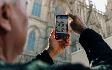 Walking Audio Tour of the Gothic Quarter with Augmented Reality