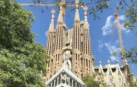 Hidden Corners and Instagram Walking Tour in Barcelona