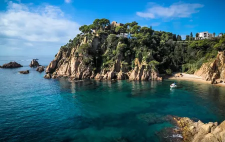 Costa Brava and Medieval Villages with Lunch Private Tour
