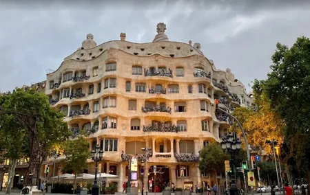 Tour of the Gràcia neighborhood