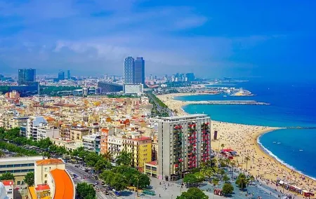 Private 4 hs City Tour of Barcelona and La Roca Village 5 hours with pick up