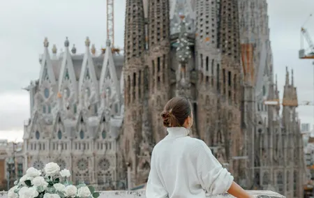 Iconic Elegance at Sagrada Familia Photoshoot