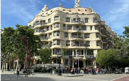 Barcelona City Highlight Walking Tour With Private Local Guide
