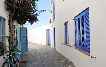 Cadaqués and Wines Private Tour