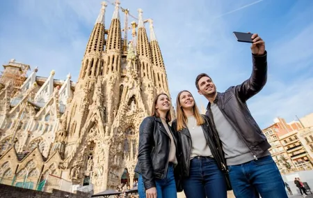 Sagrada Familia Guided Tour with Official Guide