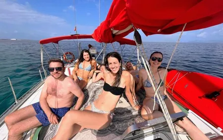 Private sailing tour with aperitif in Barcelona