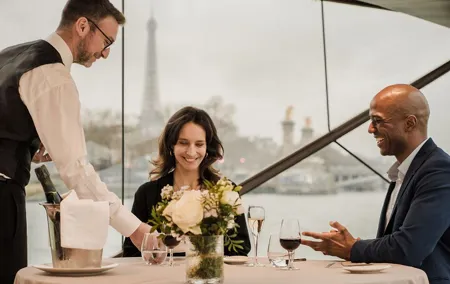 Paris Seine River Dinner Cruise with Live Music by Bateaux Mouches