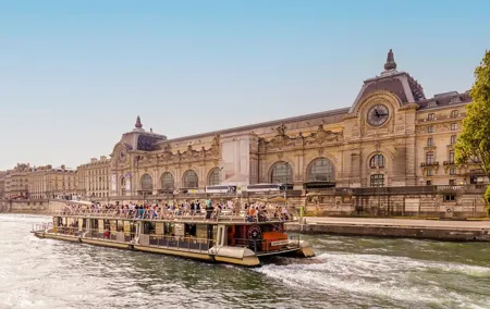 Paris Seine River Sightseeing Cruise with Commentary by Bateaux Parisiens
