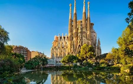 Private Tour around the outside of the Sagrada Familia
