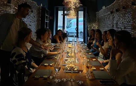 Classic wine tasting in SALUT Wine Studio