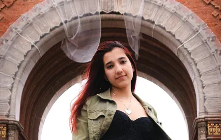 Timeless Elegance Photoshoot at Arc de Triomf