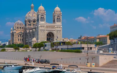 Private Transfer From Barcelona To Marseille With a 2 Hour Stop