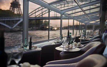 Paris en Scene 3 Course Seine River Dinner Cruise