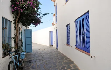Luxury Tour in Cadaqués and Lunch from Barcelona