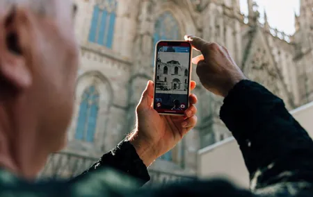 HistARy: Guided tour of the Gothic Quarter with Augmented Reality