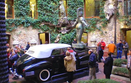 Private Dali Figueres Museum and Pubol Tour From Barcelona