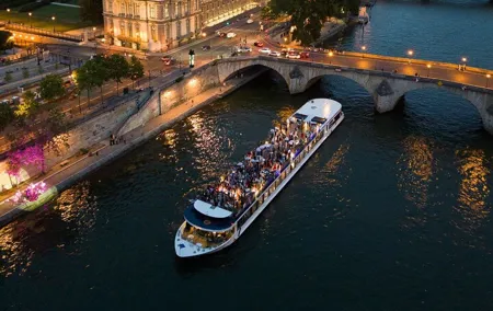Paris Gourmet Dinner Seine River Cruise with Singer and DJ Set