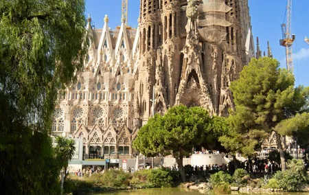 Tailored Barcelona Tour: Sagrada Familia, Casa Batlló & Pedrera