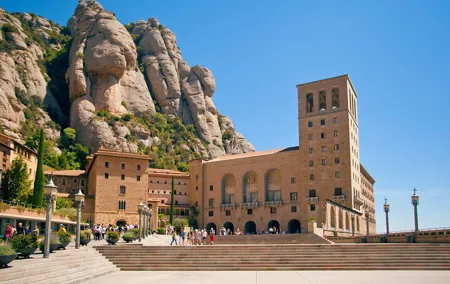 Private Montserrat Tour with Monastery Visit and Lunch