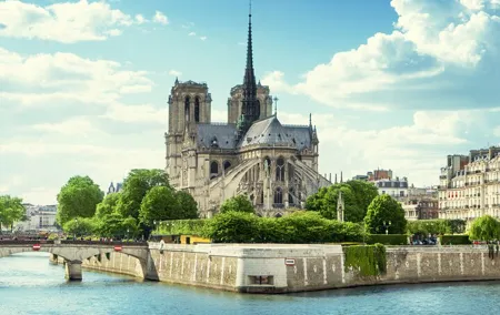Paris Notre Dame Cathedral & lle de la Cite Walking Tour