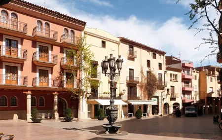Private Transfer From Barcelona To Tarragona With a 2 Hour Stop