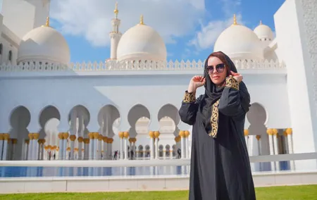 From Dubai: Abu Dhabi Sheikh Zayed Grand Mosque Guided Tour