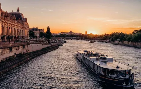 Paris Capitaine Fracasse 3 Course Seine River Dinner Cruise