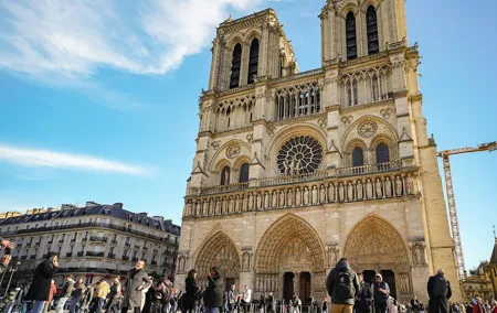 Notre Dame Cathedral:Interior & Exterior Small Group Guided Tour