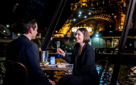 Paris 3-Courses Gourmet Dinner Seine River Cruise with Champagne