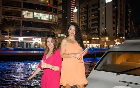 Dubai Night Yacht Party with Canapes and Drinks